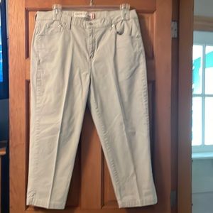 New Levi’s never worn classic slim, fit capris.